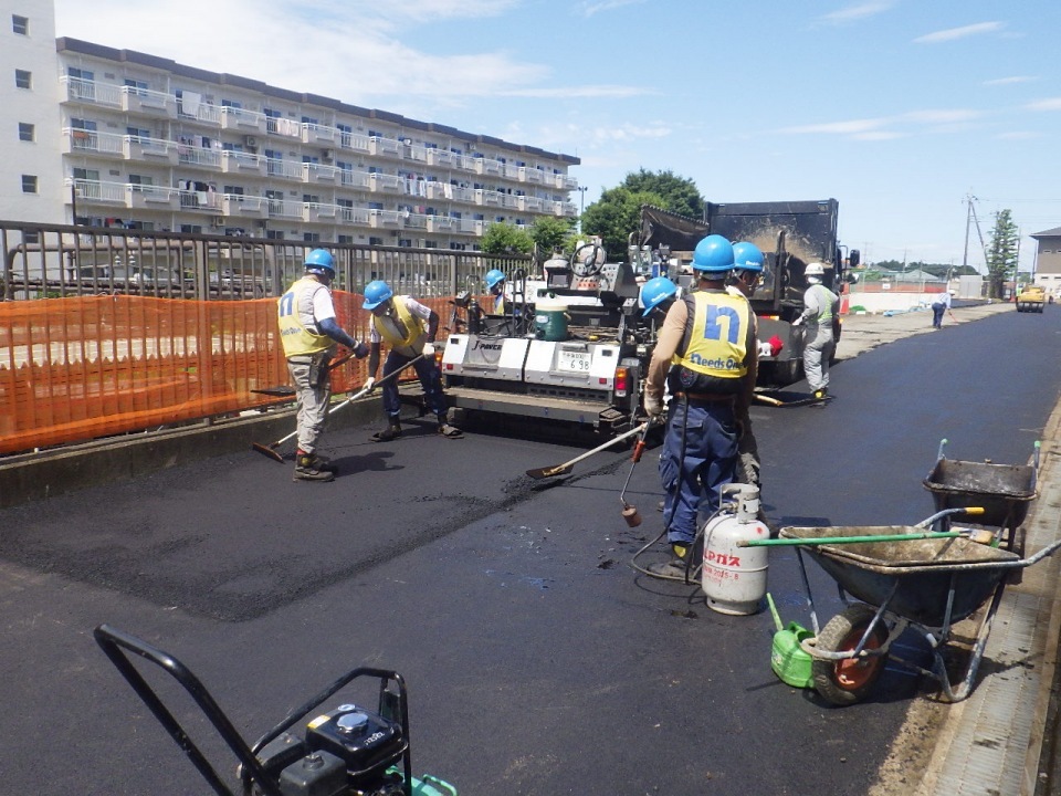 駐車場改修工事：アスファルト舗装